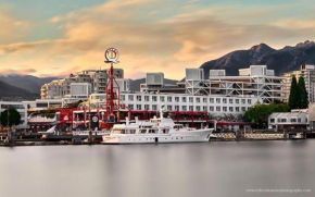 Отель The Lonsdale Quay Hotel  Норт Ванкувер